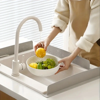 Silicone Anti-Splash Sink Guard Made from flexible, Food-grade silicone