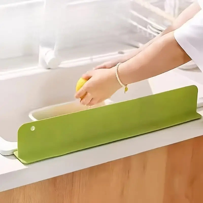 Silicone Anti-Splash Sink Guard Made from flexible, Food-grade silicone